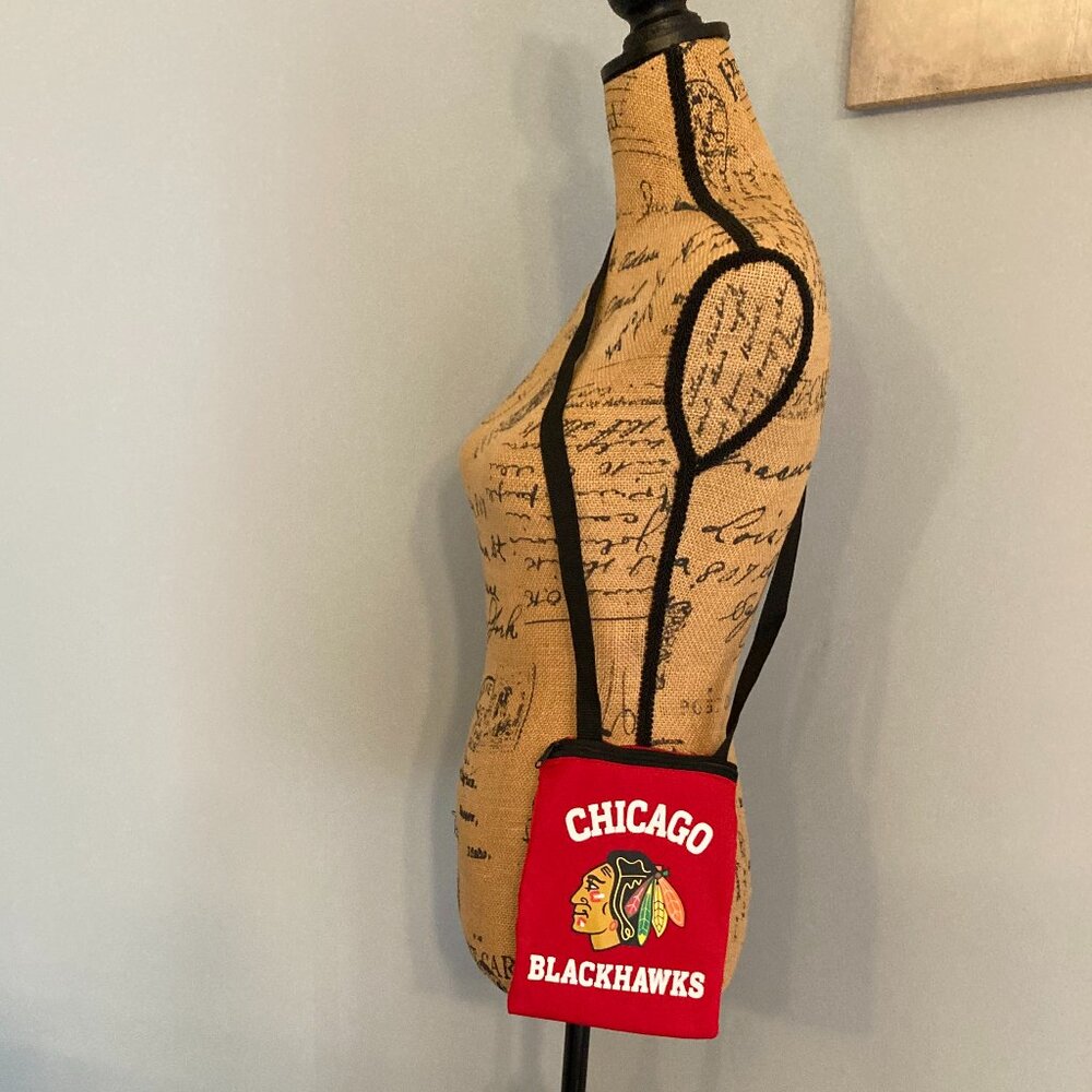 Chicago Blackhawks Game Day Pouch Crossbody Purse  NWOT